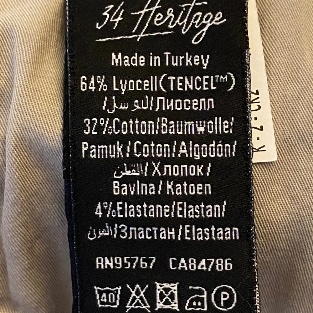 34 Heritage Men's Charisma Comfort Rise Straight Leg Size 35x34 - Picture 9 of 16